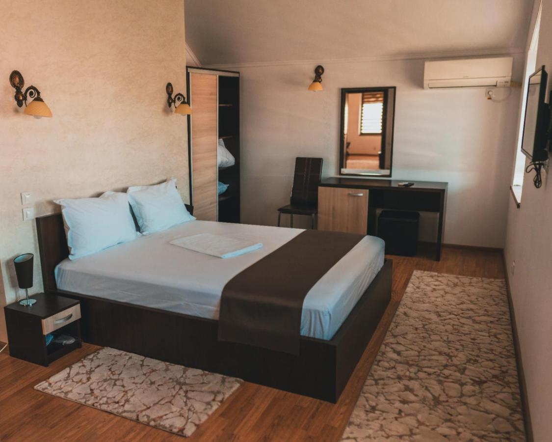 סולינה Delta Est Hotel & Restaurant מראה חיצוני תמונה