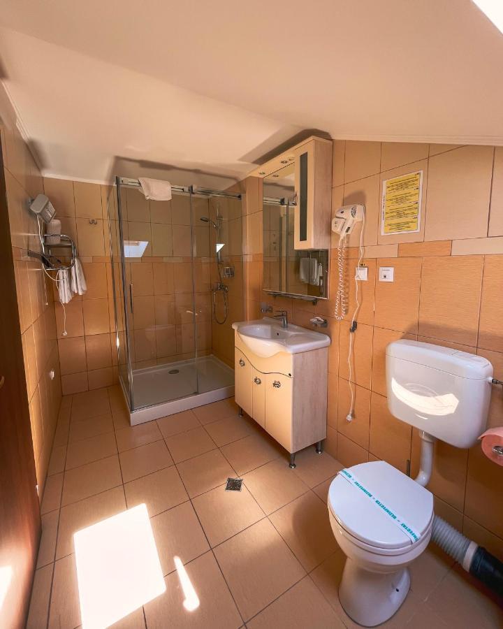 סולינה Delta Est Hotel & Restaurant מראה חיצוני תמונה